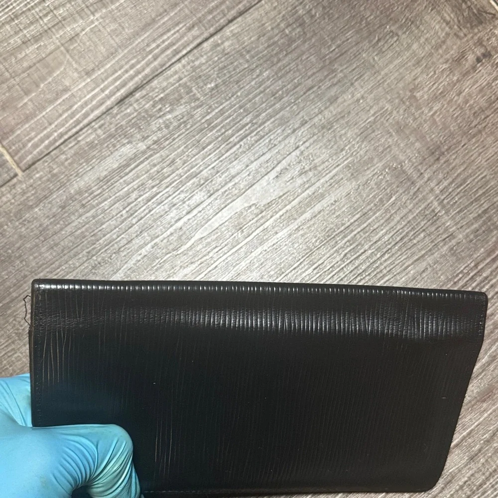 Louis Vuitton Brazza Wallet Epi Leather - Picture 15 of 16